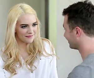 Bisexuale păpuşică prinşi în act on înşelare her prietenă