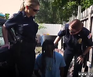 Zsaru kazetta öklendezett fekete művésziség megtagadva