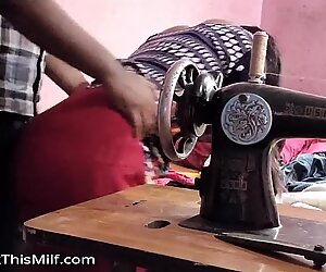 Terzi ne yenge ka naap lete lete yenge ko hi chod dala