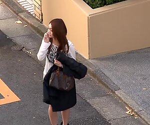 Asiatică îi place fututa fututa ei stufoasă cu vibrator mare