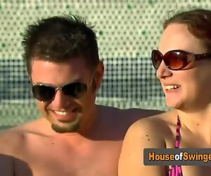 Kezdjen el egy új swinger kalandot egy nyitott swing house tévéműsorban