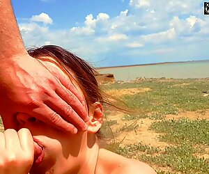 Orang asing cums on Saya pussy on the pantai